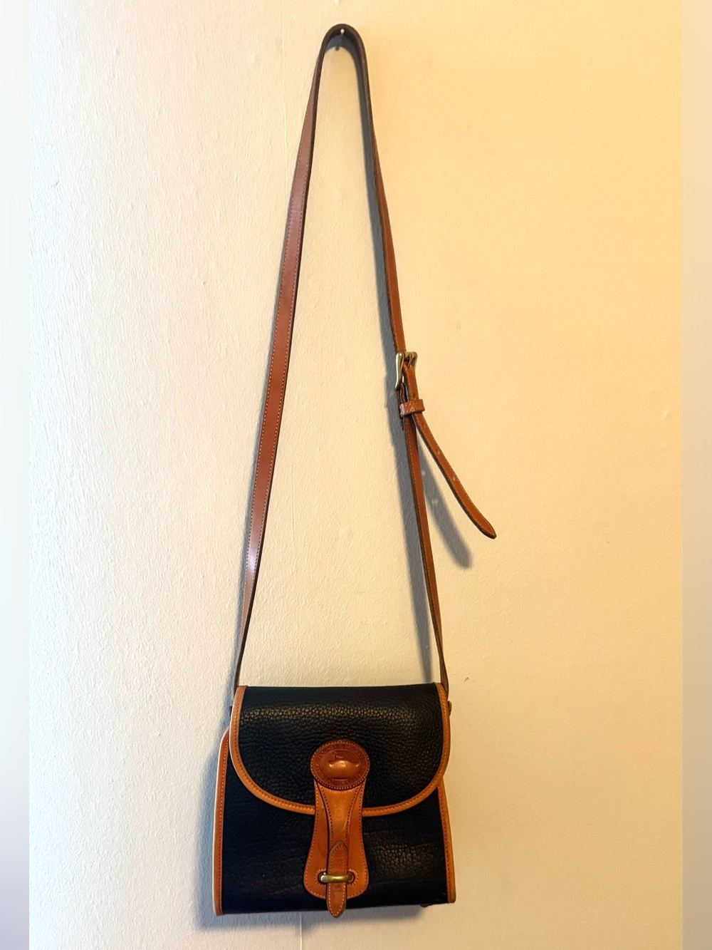 Vtg Dooney & Bourke Essex Crossbody All Weather Leather Bag Purse USA Black
